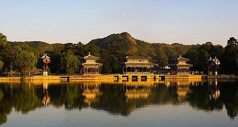 《苏菲的炼金工房2》前导动画 梦幻世界中的新冒险